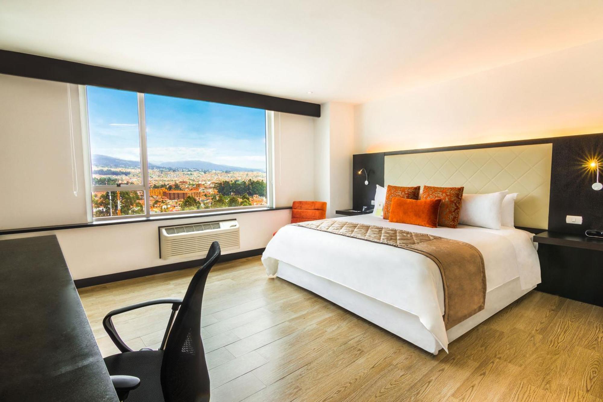 Four Points By Sheraton Куенка Екстериор снимка Executive Suite